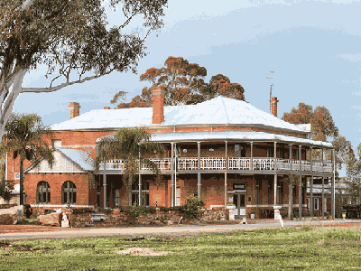 GREENHILLS INN